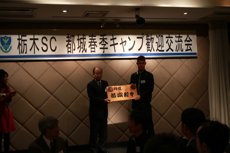 物産品を贈呈いただきました。