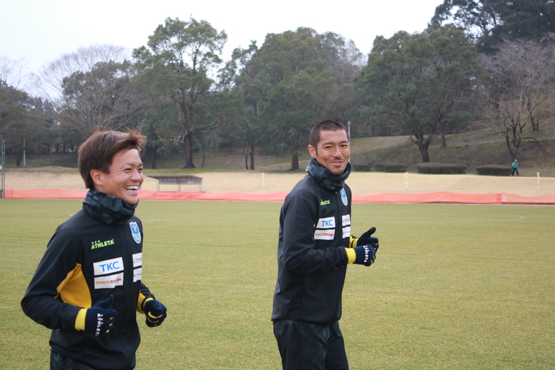 トレーニング後にランニングしていた、大﨑淳矢選手と岩間雄大選手。スマイル！