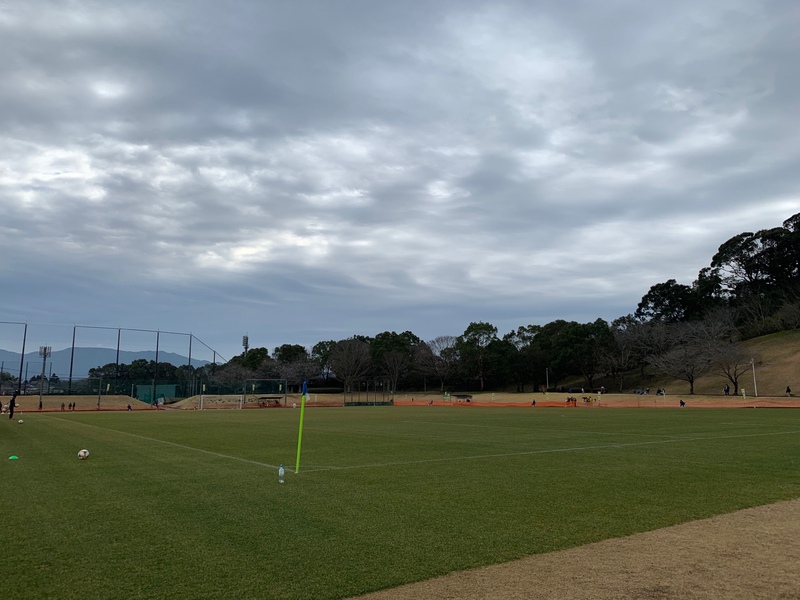 朝は雨が降っていましたが、トレーニングマッチがキックオフするころには雨もあがりました。
