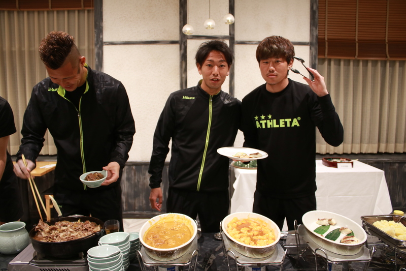 久富良輔選手と温井駿斗選手。