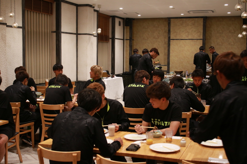 キャンプではトレーニングはもちろんのこと、一緒に食事をとる時間などピッチ外でも色々な話をしたりしてコミュニケーションが深まる場でもあります！