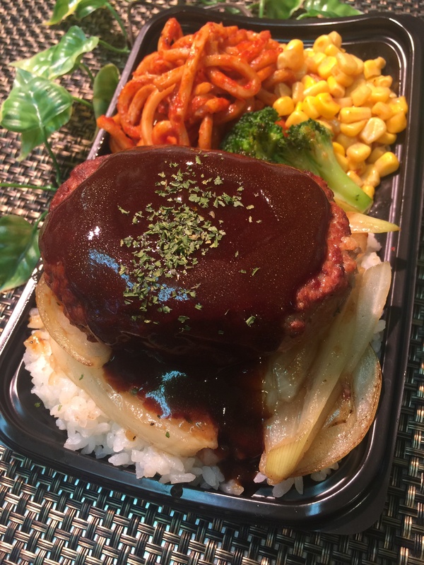 【デミハンバーグ丼】
・ジューシー！150gのデカハンバーグ！
■価格：800円
■販売店舗：ビクトリーステーキ(ファンエリア)