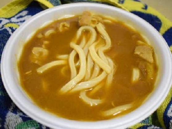 【トッキーかれーうどん】・なすのまきうどん1番人気のカレーうどんが、栃木SCと共にお客様に愛して頂けますよう願いをこめて新名称トッキーカレーうどんとなりました!!目を寄り目にしたり細めにしたりしてよーく見てみて下さい。なんとなくトッキーの頭(後頭部)に見えてきたりしませんか?味は変わらずじっくりコトコトちょっぴり甘めに煮込んだお子様でも安心のカレーうどんです。■価格:500円
■販売店舗:なすのまきうどん(イベントエリア)