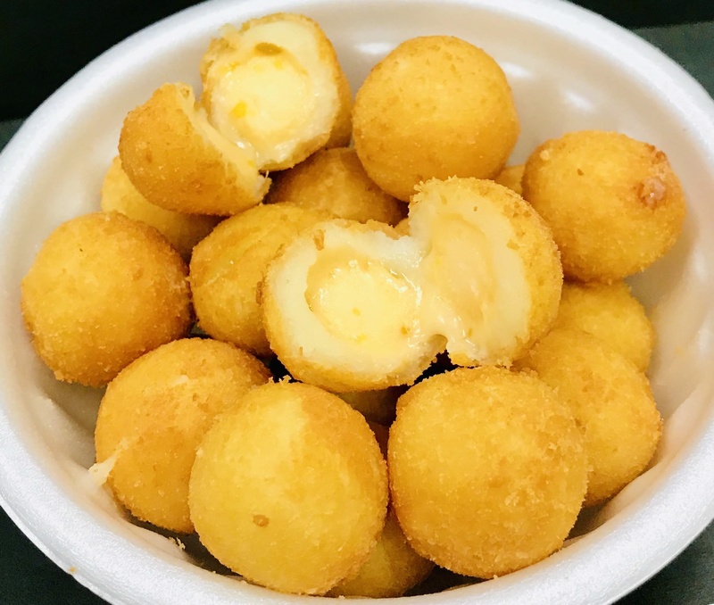 【メガ盛り!トッキーの勝ちボール】限定5食!
・大人気のチーズボールが倍量!
もっちり生地に4種のチーズが入っています。
■価格:600円
■販売場所:ダ・ネイデ(バックスタンド)
※こちらのメニューはホームゴール裏エリアでの販売につき、ビジターチームグッズを身に着けてのご購入はいただけません。
なお、ビジターゴール裏チケットをお持ちのお客様は、北ゲートより再入場していただく必要がございます。