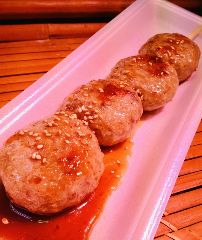 【炎の牛タンつくね串】
・ふっくら蒸した牛タンつくね串に辛口コチュジャンたれを合わせました!
■価格:500円
■販売場所:ビクトリーステーキ(ファンエリア)
