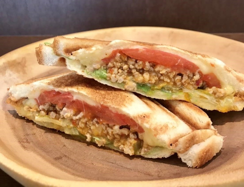 「炎のメキシカンタコスホットサンド」数量限定!
・ピリ辛ホットサンドを食べてHOTな応援をしましょう!
■価格:500円
■販売店舗:サンドウィッチカフェDream(メインスタンド下)
※こちらはメインスタンド下エリアでの販売につき、SS指定席、ウイングシート、S自由席のチケットがないとご購入頂けません。