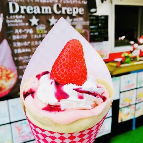 【SAKURA】※限定10食
-とちおとめのミルククリーム-
とちおとめをミルククリームに仕上げ桜をイメージさせるデザインに仕上げました。
スタジアムでかぶりついていただきたい、シャレオツな一品です!
■価格:700円
■販売場所:ドリームグルメ号(イベントエリア)