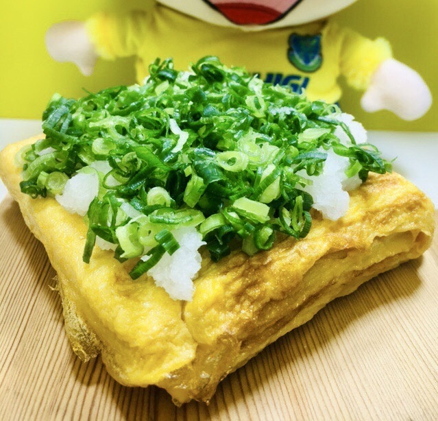 【ネギおろしがけ玉子焼き】
・FC岐阜のチームカラー緑色のネギをいつもの大根おろしの上に乗せました!ダシ醤油の玉子焼きと風味豊かなネギの相性は抜群でございます。ビールかご飯が欲しくなること間違いなしです★
■価格:600円
■店舗:玉子屋てっちゃん(ファンエリア)