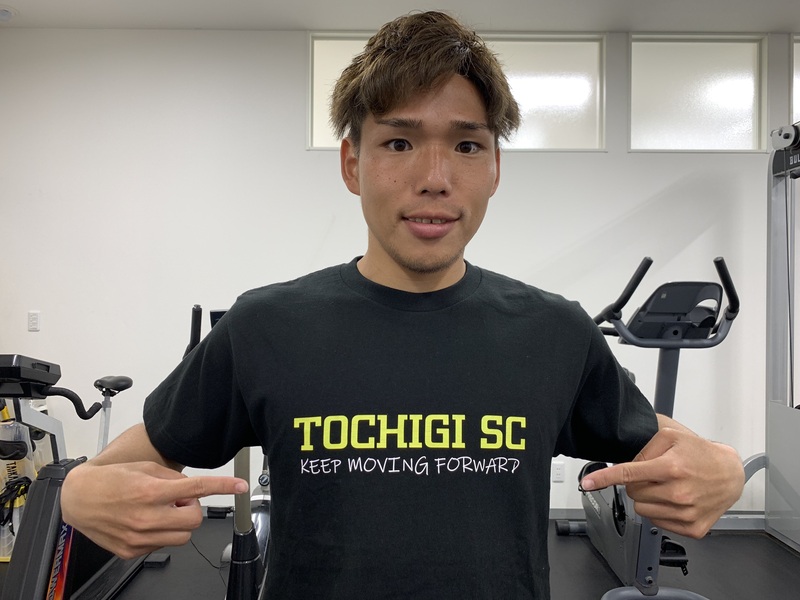 私服にも合わせやすい黒Tシャツに黄色で『TOCHIGI SC』の文字がプリントされています！その下にはクラブフィロソフィーがしっかりプリントされています♪
