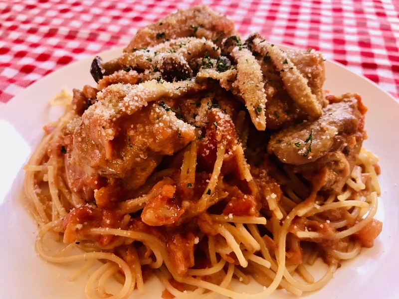 【若鶏の赤ワイン煮込みパスタ】
・本日の限定パスタは、甲府はワインの名産地ということで、若鶏もも肉、しめじを赤ワインと自家製トマトソースで煮込み上品に仕上げました!
■価格:600円
■販売店舗:Sports Cafe92(ファンエリア)