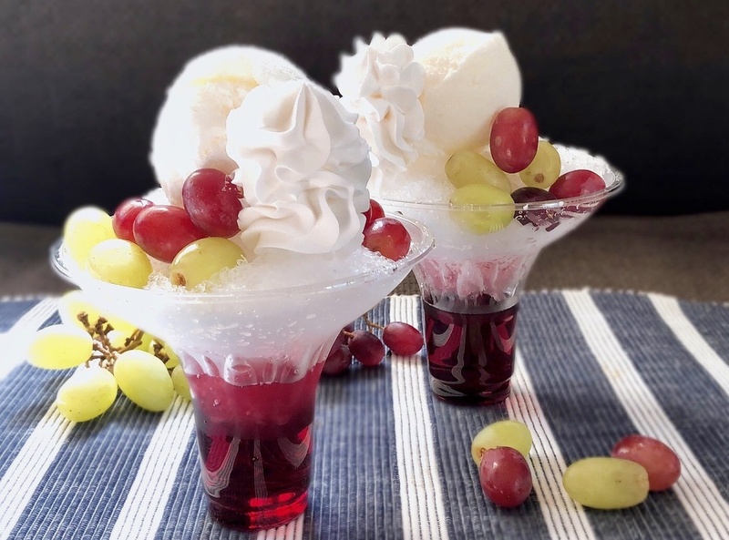 【岡山フルーツかき氷】
・フルーツ王国岡山をリスペクトしたフルーツかき氷。暑い夏にはかき氷‼その上のアイスクリーム、ホイップ、葡萄‼
これで600円はお得ですよ♪
■価格：600円
■販売店舗：日光乙女チーズ(ファンエリア)