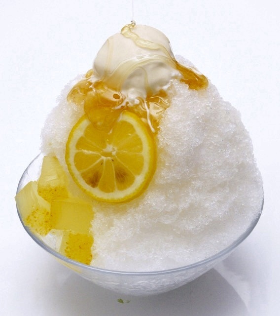 【SCレモネードシェイブアイス】
・自家製レモンシロップ＋練乳＋バニラアイス＝間違いなくうまい！
■価格：650円
■販売店舗：18diners(イベントエリア)