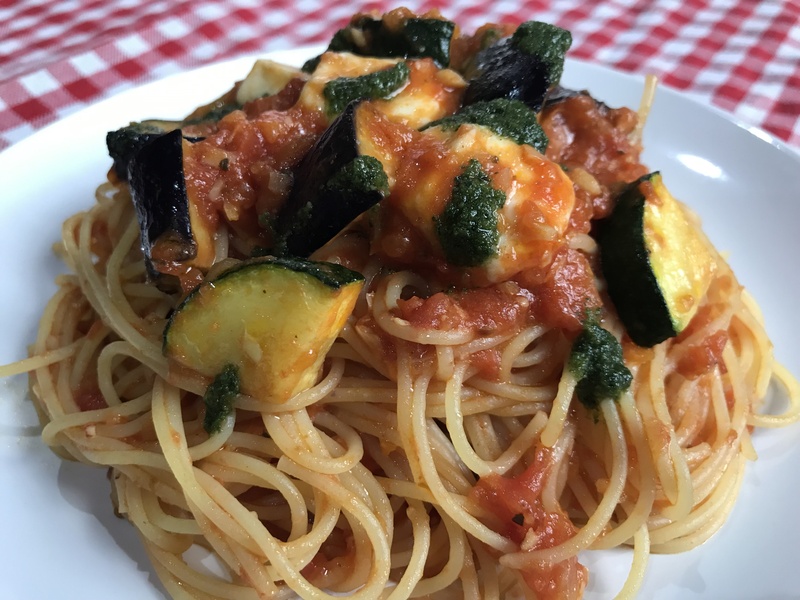 【夏野菜とモッツアレラのトマトソースパスタ】
・旬のフレッシュトマト、なす、ズッキーニを使用してビタミン、ミネラルたっぷりに仕上げました!さらにバジリコソースでさっぱりと!
■価格:600円
■販売店舗:Sports Cafe92(ファンエリア)