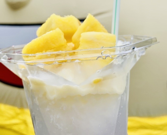 【パイン氷】
・かき氷に練乳、上にはパイナップルがノリに乗っています。
■価格:500円
■販売店舗:18diners(ファンエリア)