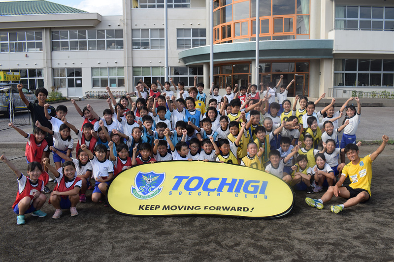 ＜ゆめプロジェクトとは＞
栃木サッカークラブの社会貢献活動の一環として、選手・スタッフが学校において講話や実技を行い、スポーツを通じてこどもたちとの交流を図ることにより、子ども達の心身の健全な発達に対して積極的に関与・貢献していくことを目的としています。
