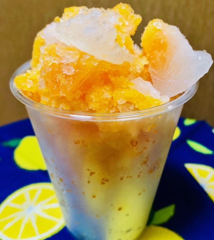 「冷凍みかん」
・暑い日にはさっぱり凍らせたみかんが最高☆
■価格：400円
■販売店舗：バンクシー(バックスタンド)
※こちらのメニューはバックスタンド(A,B自由席)チケットをお持ちでないとご購入いただけません。