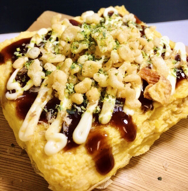 【順位アゲアゲ揚げ玉ボンバー玉子焼き】
・ダシ醤油の玉子焼きにソース、マヨネーズ、鰹節、青海苔、そして揚げ玉をトッピングしたお好み焼き風の玉子焼きです!
これを食べて限界の殻をぶち破りましょう!(卵だけにw)
■価格:600円
■販売店舗:玉子屋てっちゃん(ファンエリア)