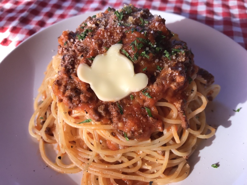 【トッキーミートソースパスタ】
・たっぷりの野菜、トマトソース、挽肉、赤ワインでじっくり煮込んだ本格的なボロネーゼです！
■価格：600円
■販売店舗：Sports Cafe92(ファンエリア)
