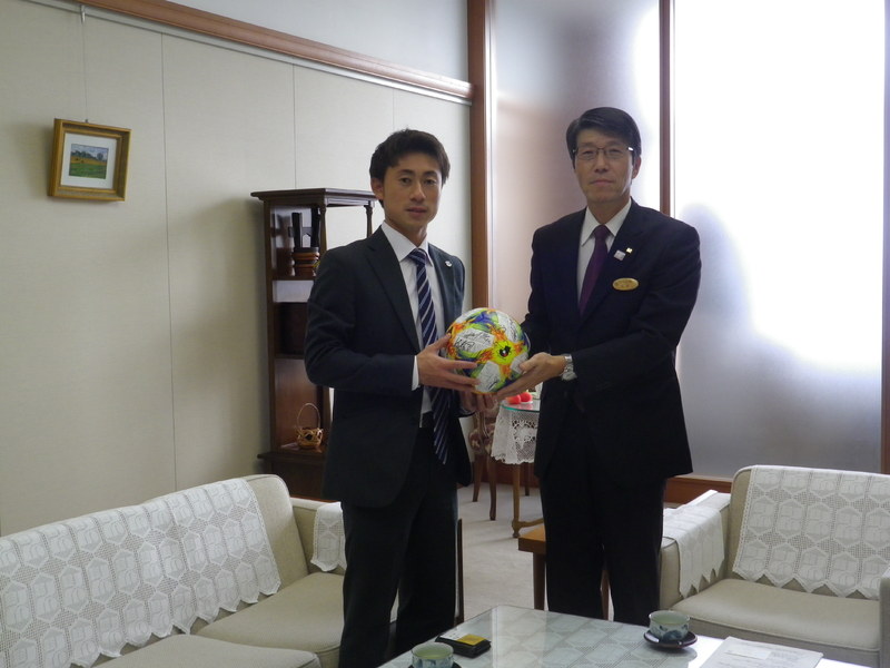 行政・スポンサー、ファン・サポーターの皆様からたくさんの応援とご支援をいただき、来年度もＪ２の舞台で戦えることが決まりました。
&nbsp;
  
来シーズンもKEEP MOVING FORWARDの精神で、チーム・クラブワンチームとなって戦って参りますので、ご声援を宜しくお願いいたします。
