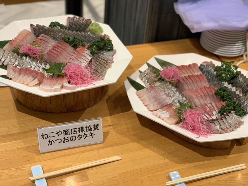 そして本日の夕食には、ねこや商店様よりかつおのタタキの差し入れをいただきました！


本日、アウェイでのトレーニングマッチにもかかわらず栃木からもサポーターの皆さんが来てくださっていました。
栃木SCがトレーニング会場として使用している高城運動公園の周辺にも観光スポットもたくさんありますので、ぜひ足を運んでみてください！
こちらの都城市のホームページからもチェックできます→http://cms.city.miyakonojo.miyazaki.jp/sightseeing/