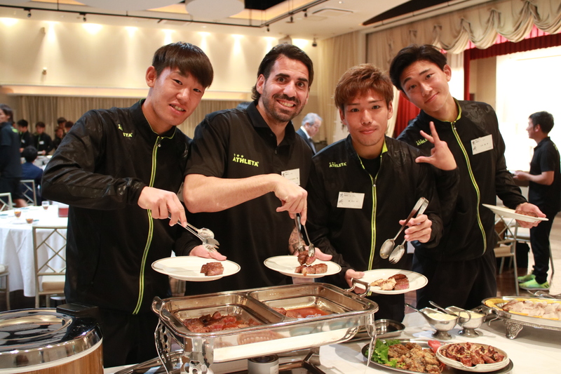 美味しいお料理もたくさんご用意いただきました！
選手たちもモリモリ食べて、都城市の皆さんたちとお話しをさせていただきながら交流を深めました！