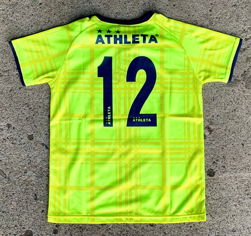【ATHLETAコンフィットTシャツ2020】
・ユニフォーム風デザインの観戦Tシャツ。背中には#12がプリントされている、レプリカユニフォームよりもリーズナブルな観戦ウェアです。
■サイズ・価格
110,130,150センチ 5,280円
M,L,O,XO,2XO 6,380円