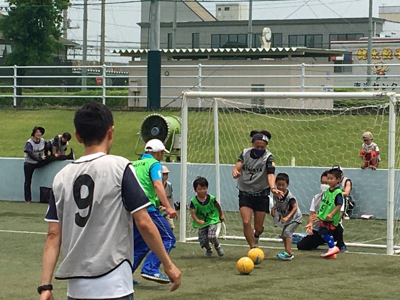 今年度は新型コロナウイルスの影響で参加人数を最小限にしての開催でしたが、参加されました皆さんが楽しそうに体を動かしている姿を見て元気をもらいましたし、何より子供たちの笑顔にはとても癒されました。まだまだ終息するには時間がかかると思いますが頑張って行きましょう！！栃木ＳＣは地域密着型クラブを目指し、これからも様々な地域のイベントに参加していきます。栃木ＳＣのホームタウン活動へのご質問やご要望などがありましたら、運営部ホームタウン担当までご連絡ください。