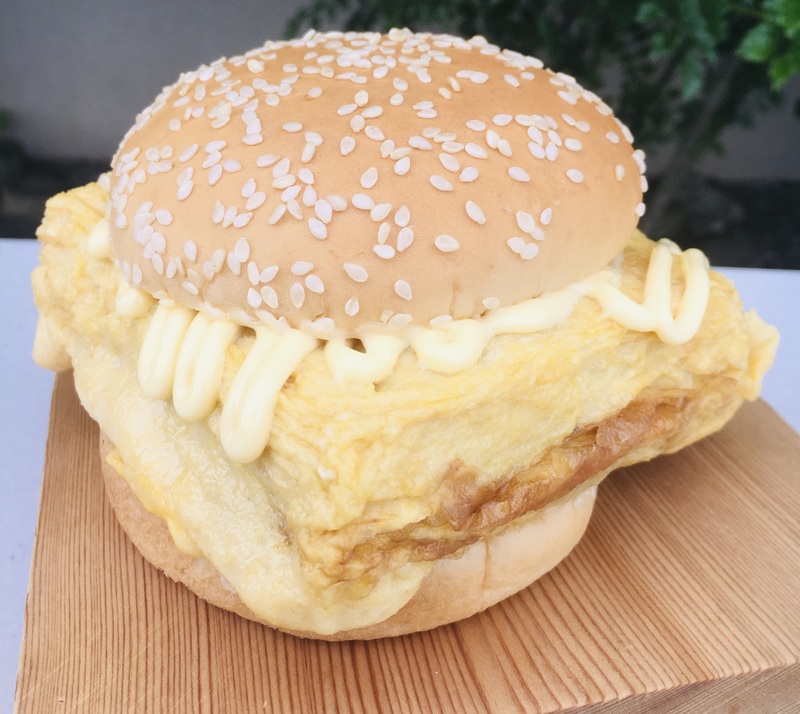 ・長崎名物佐世保バーガーに対抗して、栃木グリスタの勝ち点バーガー‼️ダシ醤油の玉子焼きを粒マスタードとマヨネーズでバンズに挟みました。本日限定です!顎が外れないようにお気をつけ下さい!
■価格:600円
■販売店舗:玉子屋てっちゃん(ファンエリア)